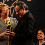 Escritor Horacio Castellanos Moya recibe Premio Iberoamericano de Narrativa Manuel Rojas