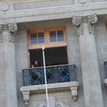 Desde los balcones de Biblioteca Regional de Antofagasta celebraron natalicio de Gabriela Mistral