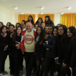 El dramaturgo italiano Renzo Sicco visitó el Liceo de Niñas de Maipú en el marco de “Diálogos en movimiento”