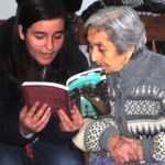 Encuentro intergeneracional promueve el derecho a la lectura de las personas mayores